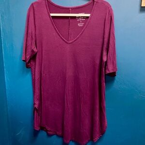 Torrid super soft cranberry knit v-neck tee, size 1